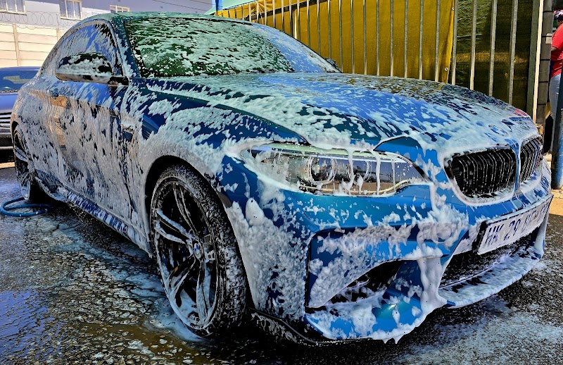De Bakke Car Wash - Photo 2
